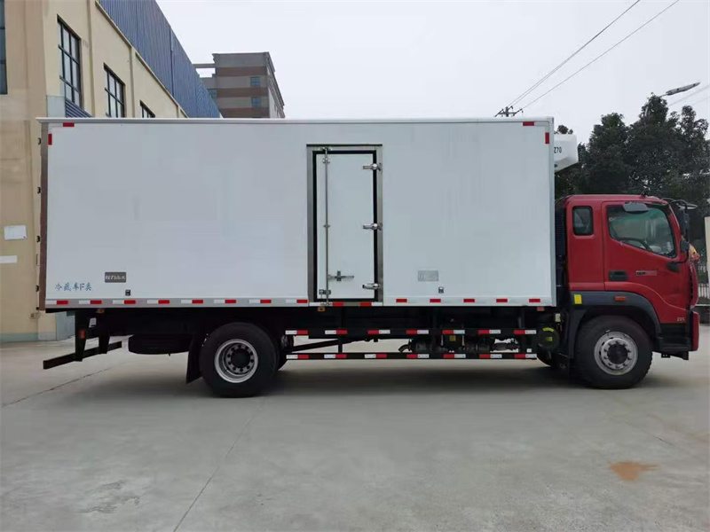 福田領(lǐng)航冷藏車(chē)圖片3