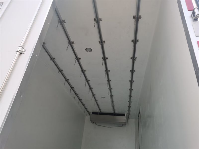 天錦KR高頂雙臥冷藏車(chē)圖片5