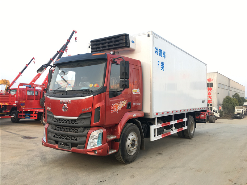 柳汽乘龍7.8米冷藏車(chē)
