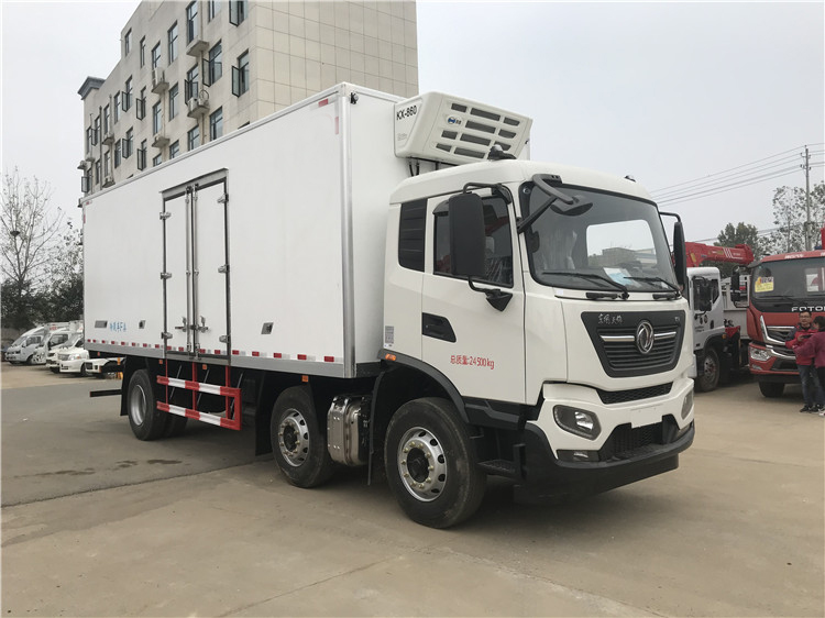 東風(fēng)天錦小三軸7.7米冷藏車(chē)圖片3