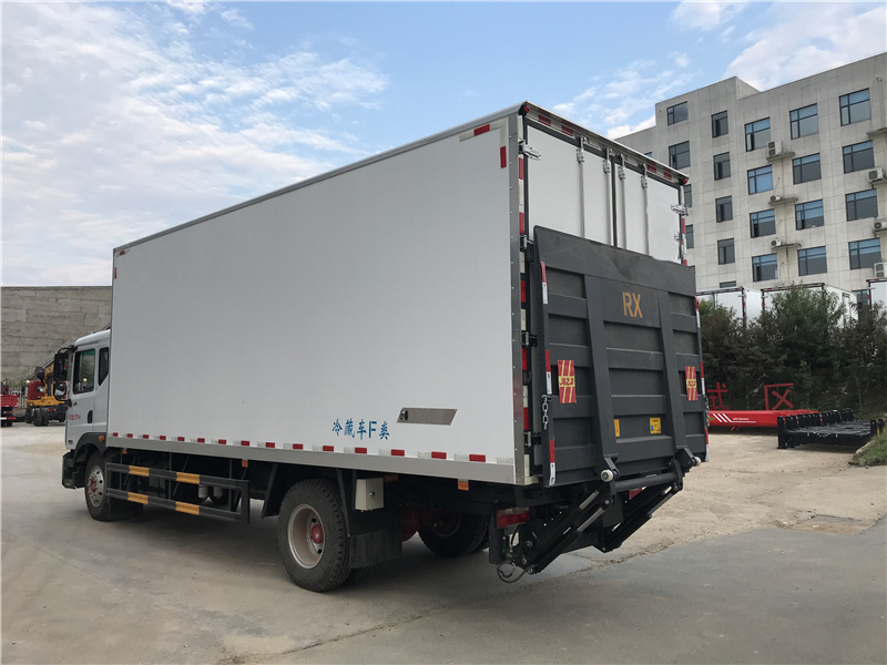 東風(fēng)多利卡D9冷藏車(chē)圖片4