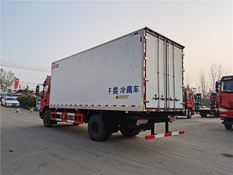 東風(fēng)天錦KR冷藏車(chē)圖片4