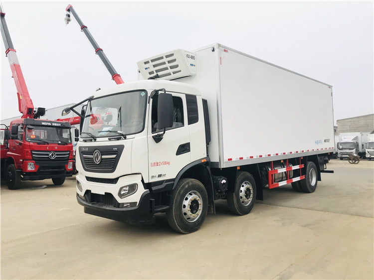 東風(fēng)天錦小三軸7.7米冷藏車(chē)