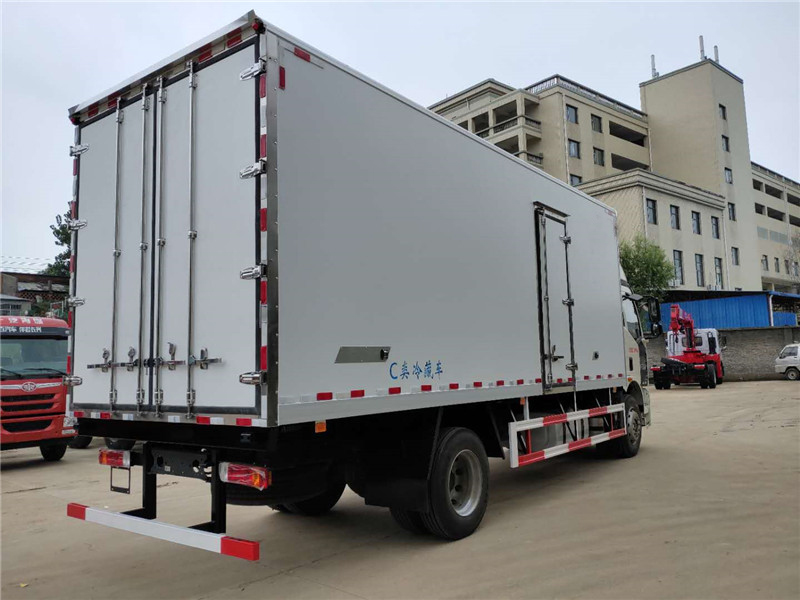 解放J6L高頂雙臥6.8米冷藏車(chē)圖片4
