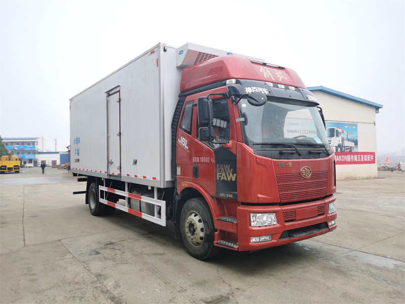 解放J6L高頂雙臥冷藏車(chē)圖片3