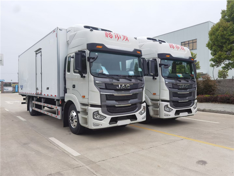 江淮格爾發(fā)A5x高頂雙臥冷藏車(chē)圖片2