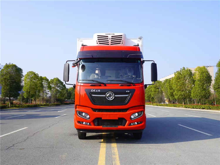東風(fēng)天錦KR高頂雙臥6.8米冷藏車(chē)圖片3
