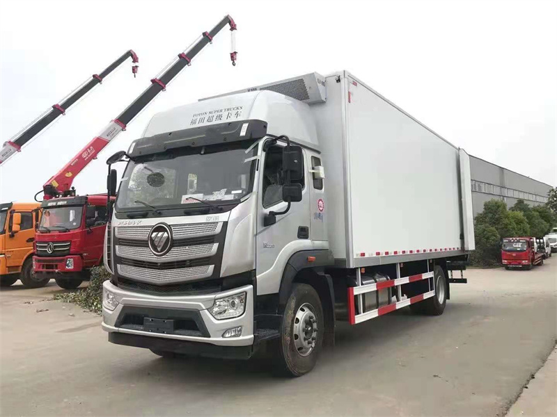 福田歐航7.6米高頂雙臥冷藏車(chē)