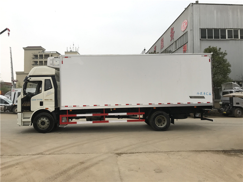 解放J6L7.5米冷藏車(chē)圖片2