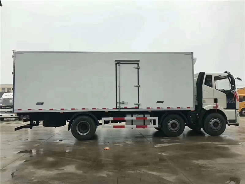 解放J6M小三軸肉鉤冷藏車(chē)圖片3