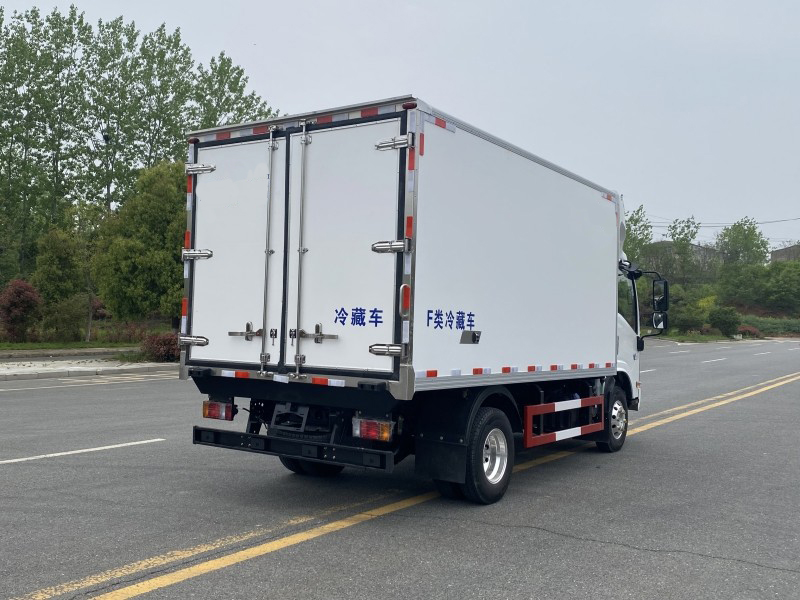 慶鈴五十鈴4米2冷藏車(chē)圖片4