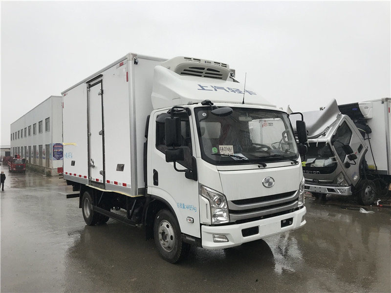 上汽躍進(jìn)C500自動(dòng)擋4.2米冷藏車(chē)圖片2