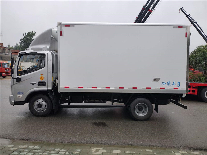 福田歐馬可156馬力肉鉤冷藏車(chē)圖片5