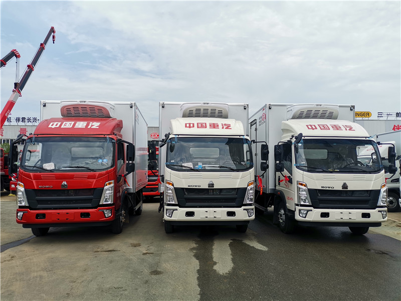 重汽豪沃4.2米藍牌冷藏車(chē)圖片2