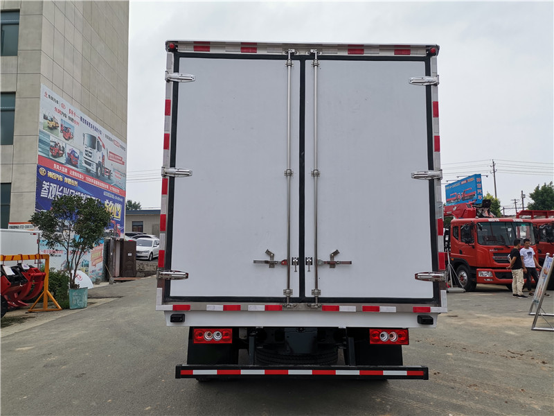 福田歐馬可寬體3.7米排半冷藏車(chē)圖片4