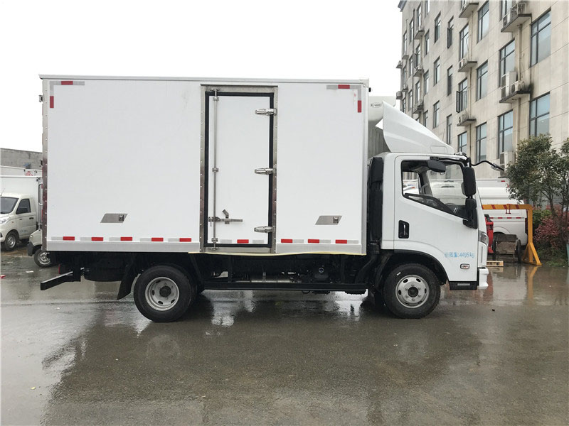 上汽躍進(jìn)C500自動(dòng)擋4.2米冷藏車(chē)圖片4