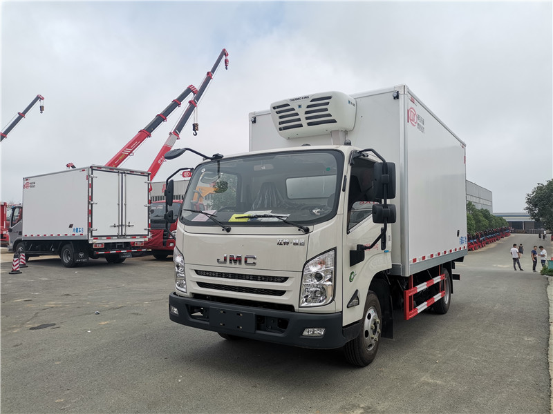 江鈴凱運4.2米肉鉤冷藏車(chē)