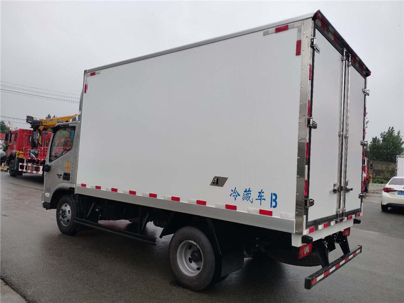 福田歐馬可156馬力肉鉤冷藏車(chē)圖片4