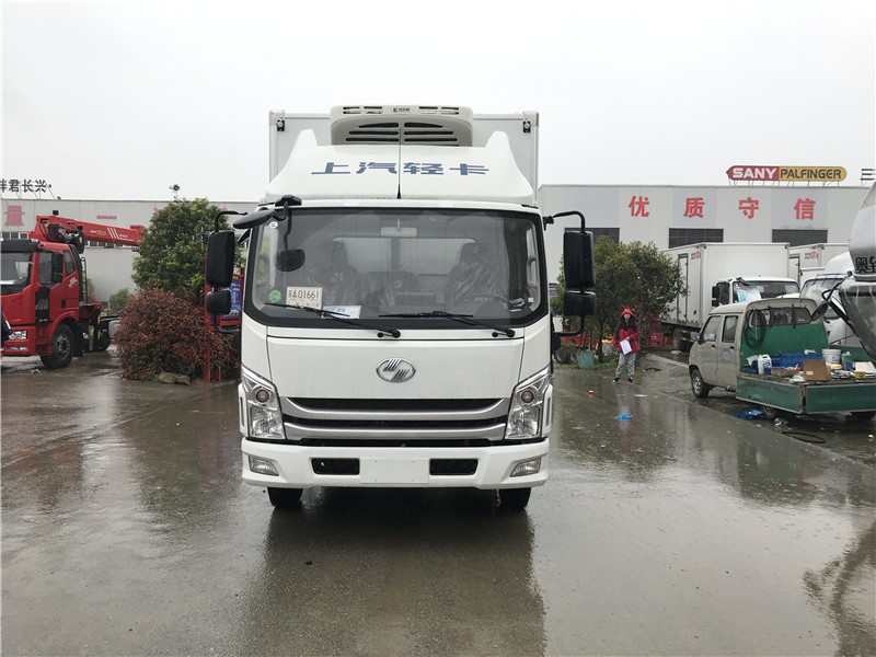 上汽躍進(jìn)C500自動(dòng)擋4.2米冷藏車(chē)