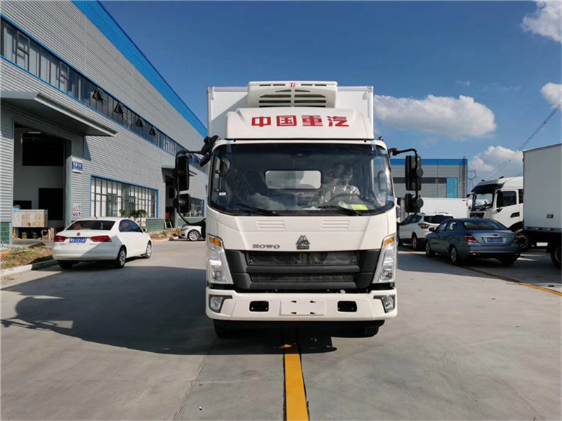 重汽豪沃4.2米排半冷藏車(chē)圖片2