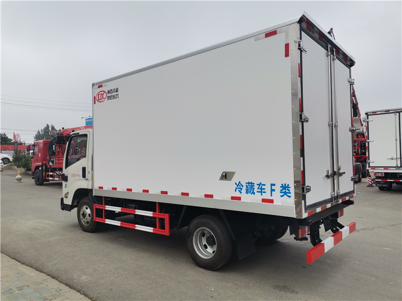 江鈴凱運4.2米肉鉤冷藏車(chē)圖片4