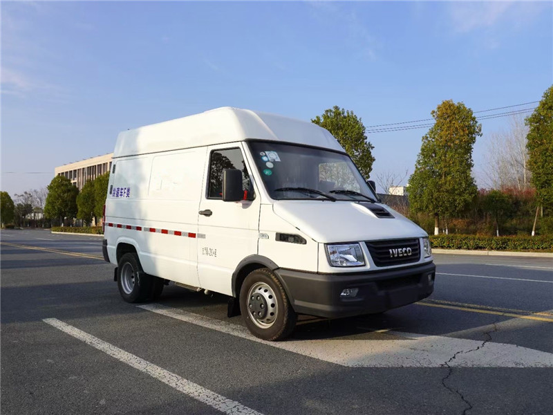 南京依維柯短軸面包冷藏車(chē)圖片2