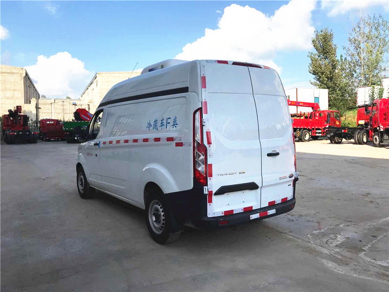 江鈴福特面包冷藏車(chē)圖片3