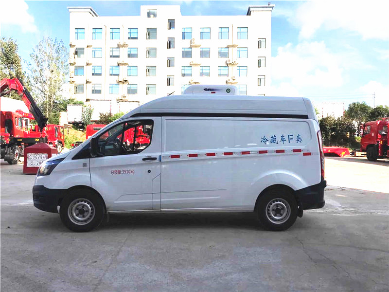 江鈴福特面包冷藏車(chē)圖片2