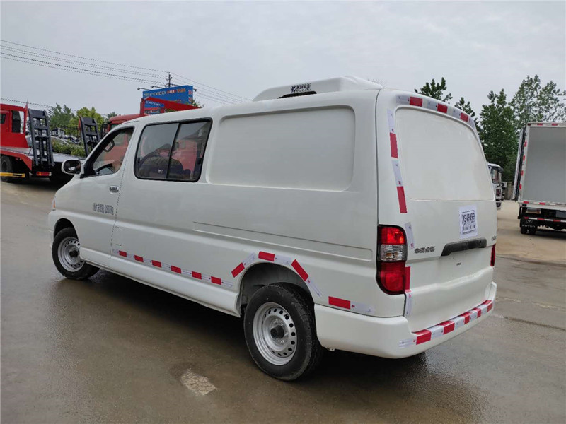 金杯雙排新快運面包冷藏車(chē)圖片3