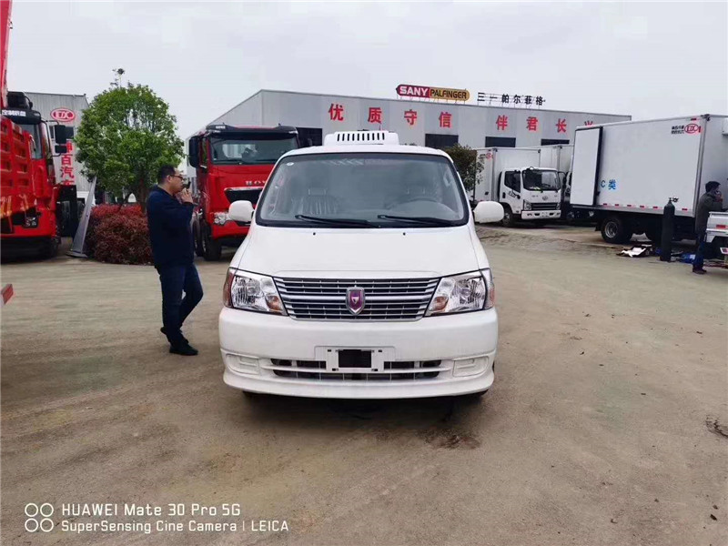金杯新快運面包冷藏車(chē)圖片2