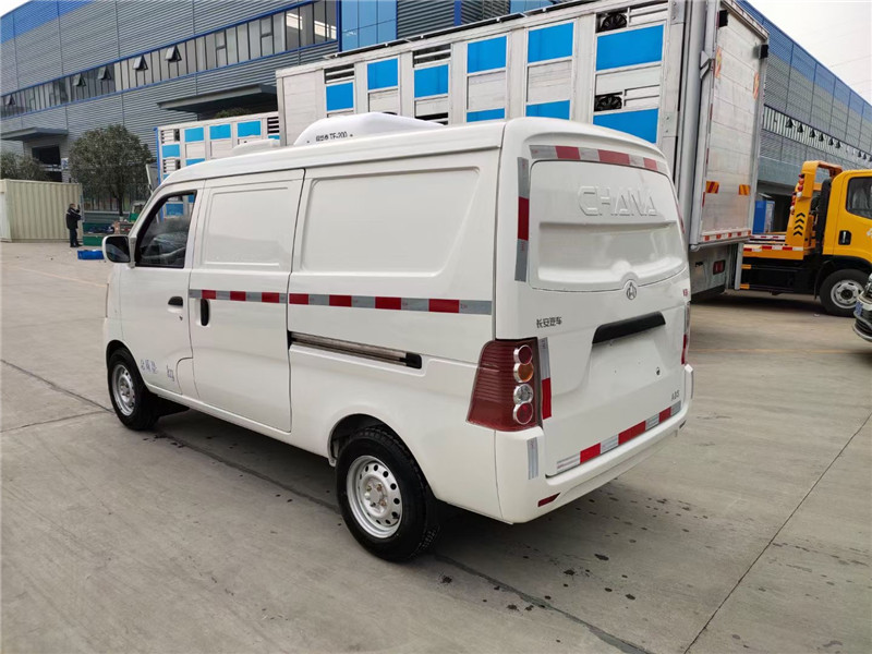 重慶長(cháng)安V3面包冷藏車(chē)圖片3