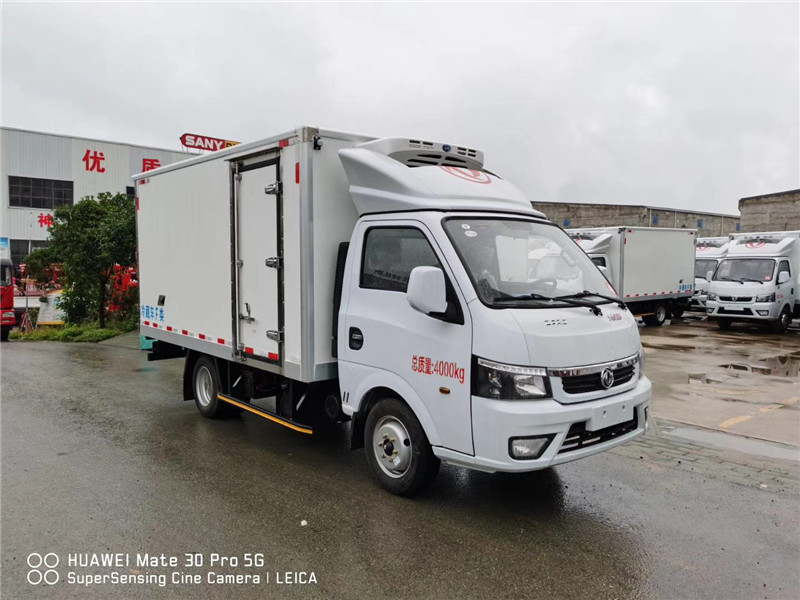 東風(fēng)途逸3.4米柴油版冷藏車(chē)圖片4