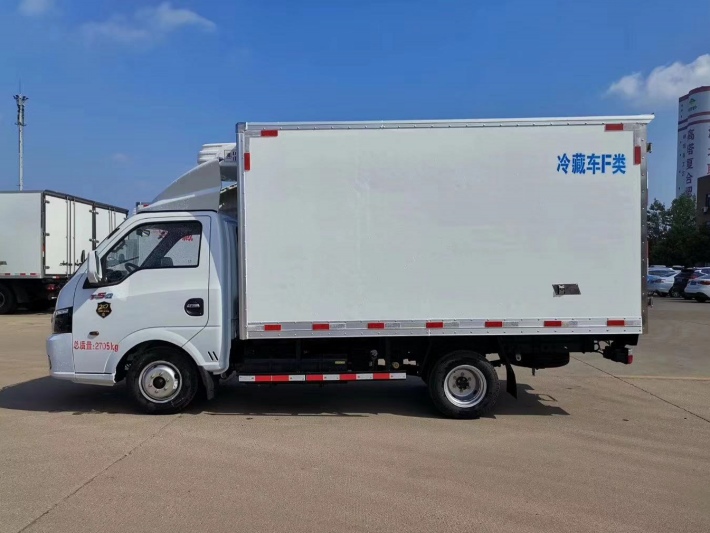 東風(fēng)汽油后雙輪冷藏車(chē)圖片2