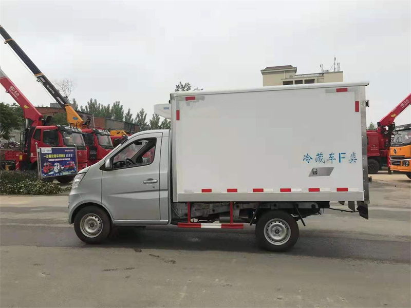 長(cháng)安2.68米單輪小型冷藏車(chē)圖片2