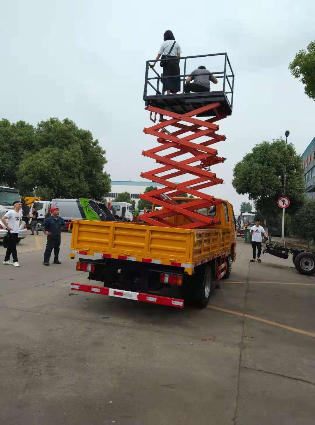 江鈴順達8米垂直升降車(chē)圖片2
