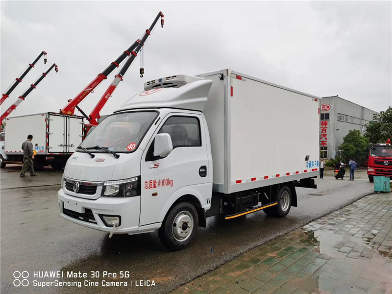 東風(fēng)途逸3.4米柴油版冷藏車(chē)