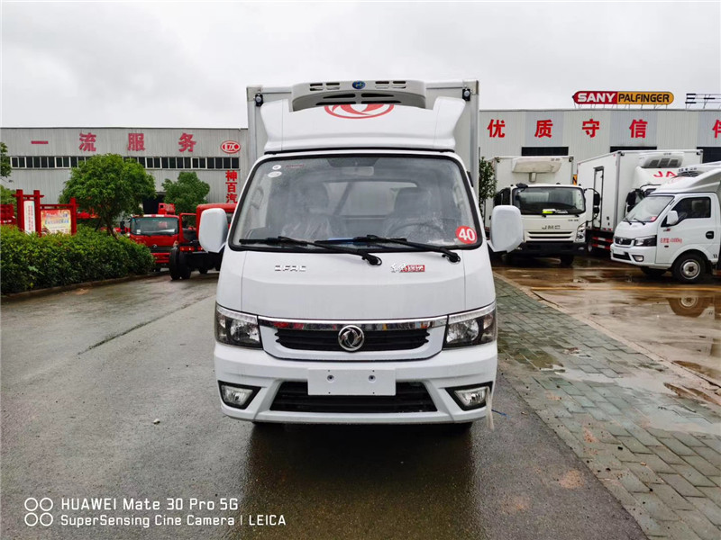 東風(fēng)途逸3.4米柴油版冷藏車(chē)圖片2