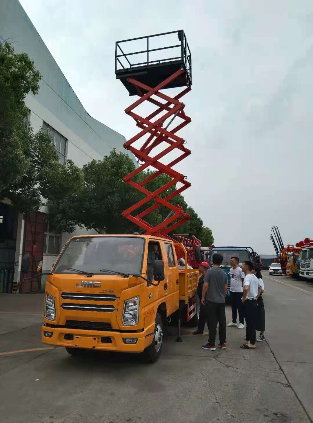 江鈴順達8米垂直升降車(chē)