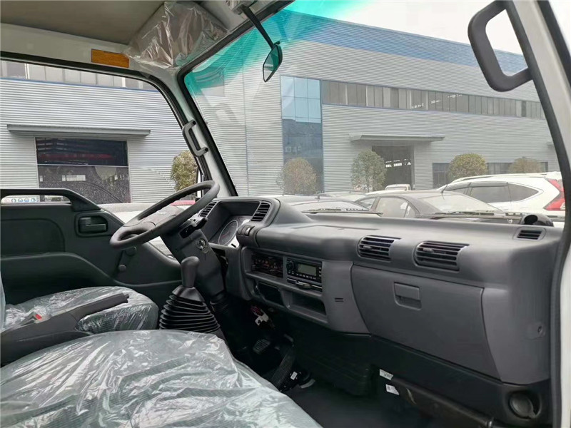 慶鈴五十鈴雙排冷藏車(chē)圖片3