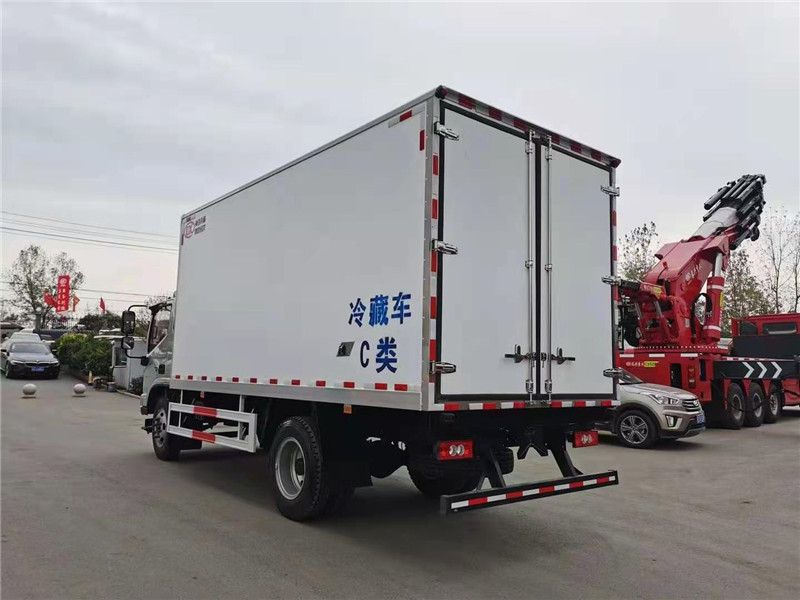 福田歐馬可5.1米冷藏車(chē)圖片4