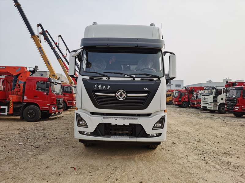 東風(fēng)天龍KL小三軸冷藏車(chē)圖片2
