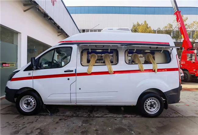 江鈴福特全順V362核酸取樣車(chē)圖片4