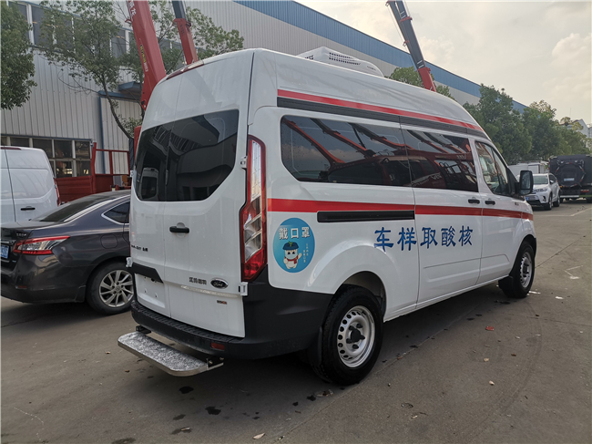 江鈴福特全順V362核酸取樣車(chē)圖片3