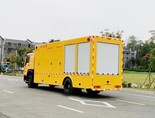 重汽豪沃排水搶險車(chē)工程救險車(chē)圖片4