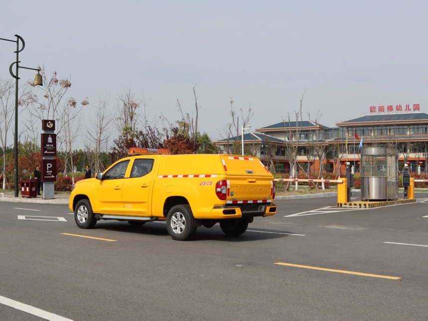 大通皮卡排水搶險車(chē)工程救險車(chē)圖片3