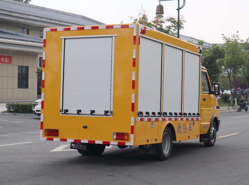 南京依維柯得意單排排水搶險車(chē)工程救險車(chē)圖片2