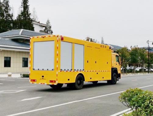 重汽豪沃排水搶險車(chē)工程救險車(chē)圖片3