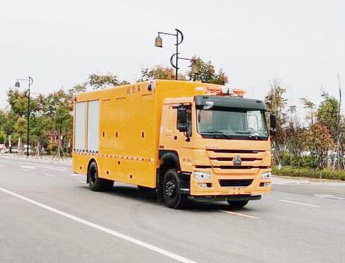 重汽豪沃排水搶險車(chē)工程救險車(chē)