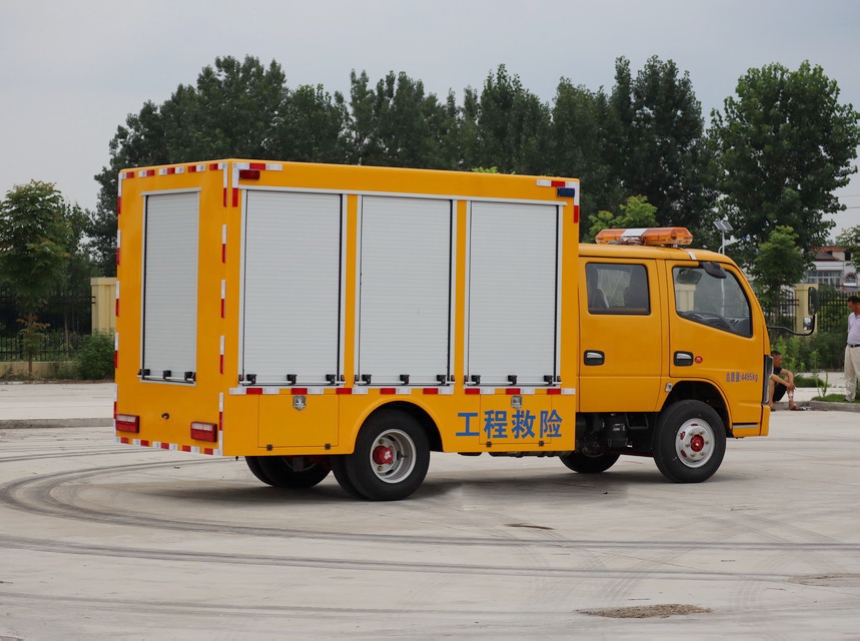 東風(fēng)小多利卡雙排排水搶險車(chē)工程救險車(chē)圖片2