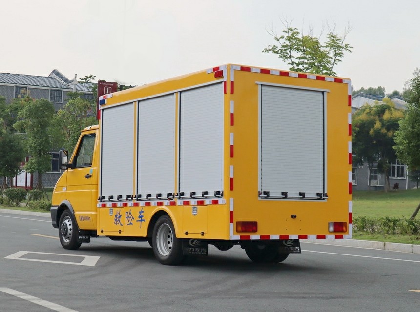 南京依維柯得意單排排水搶險車(chē)工程救險車(chē)圖片3